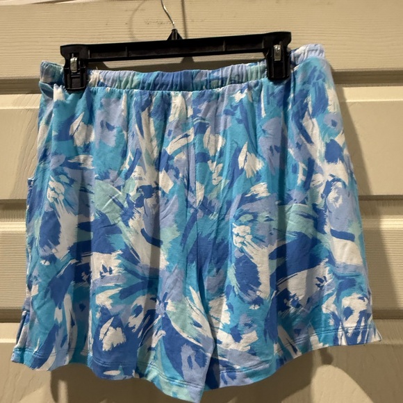 Blue and White Abstract Sleeveless tank top and shorts - Picture 7 of 8